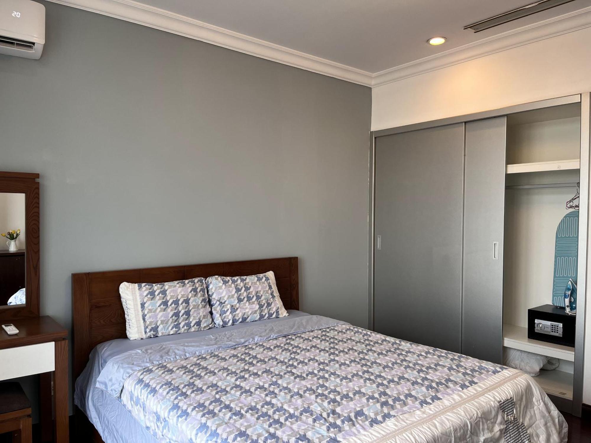 Vinhomes Royal Luxury 3br Apartment *