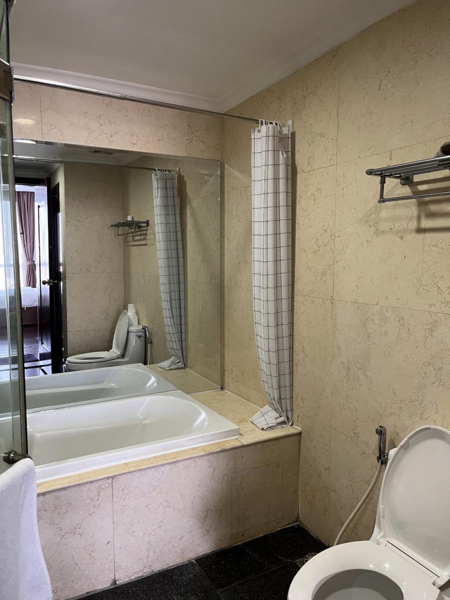 Apartment Vinhomes Royal Luxury 3br *